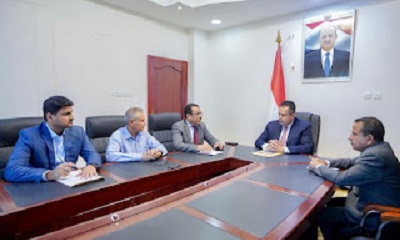 رئيس الوزراء يستعرض مع وزير النفط والمعادن منحة التسهيل النفطي المقدمة من الأشقاء بالسعودية والامارات