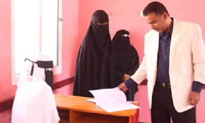 الوكيل عبدون يتفقد سير اختبار مادة التربية الإسلامية بمجمع ثلة باعمر بمديرية أرياف المكلا