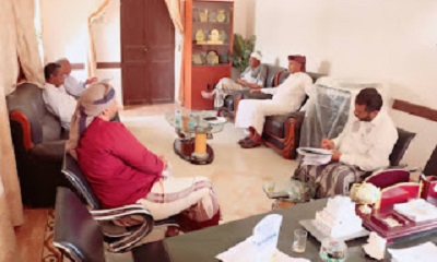 مدير عام سيئون يناقش مع لجنة المناقصات سير تنفيذ المشاريع الإستثمارية بمديرية سيئون