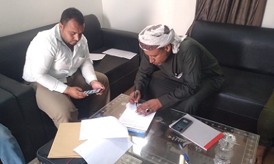 السلطة المحلية بمديرية السوم والصندوق الاجتماعي يوقعون على تسليم مواقع لبناء مدرستي الأحقاف وسناء للتعليم الأساسي "بنات" بمديرية السوم