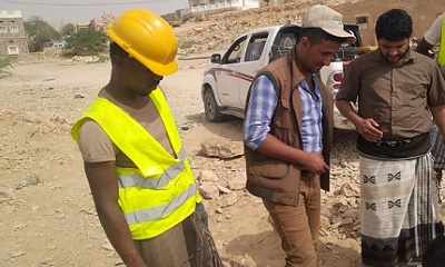 المدير العام بمديرية غيل بن يمين يتفقد سير العمل في مشروع مياه العليب و يلتقي باعضاء المجلس الاهلي بالعليب