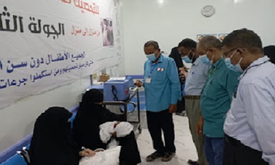 الأمين العام للمجلس المحلي بتريم ومدير مكتب الصحه بالمديرية يدشنان الحملة الوطنية الطارئة ضد شلل الاطفال بالمديرية
