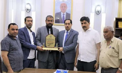 وزارة الشباب تمنح درع التميز لمدير فرع مكتبها بوادي حضرموت