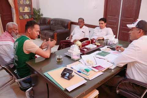 مدير عام سيئون يطلع على سير العمل بمشروع الإستجابة لإحتياجات تنمية وبناء القدرات المحلية لتعليم طلاب محو الأمية وذوي الإعاقة بمديرية سيئون