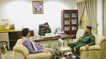مدير أمن الوادي والصحراء يناقش مع مدير عام مديرية شبام تعزيز الاوضاع الأمنية في المديرية 