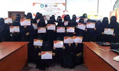 بتمويل من مؤسسة البادية للتنمية والأعمال الإنسانية إختتام الدورة المجانية في مجال صناعة الثيمات لقطاع المرأة بسيئون