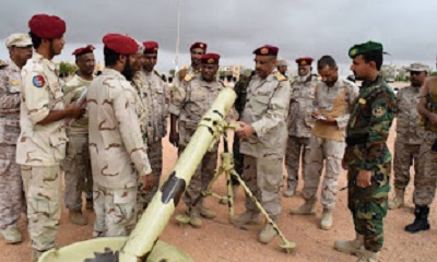 قائد المنطقة العسكرية الثانية يدشن برنامج النزولات الميدانية للوحدات العسكريه بنزول للواء الريان وشعبة الهندسة والالغام بالمكلا