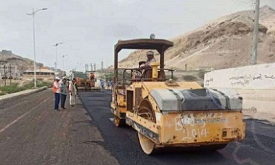 بدء أعمال صيانة وسفلتة لعدد من شوارع مدينة المكلا 