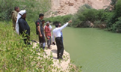 فريق مختص من وزارة الثروة السمكية يجري دراسة على أسماك نهر مديرية ساه