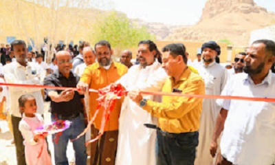 مدير عام تريم يفتتح مشروعي الصفوف الإضافية بمدرسة الصاري وتجهيزات الوحدة الصحية بمنطقة باعلال