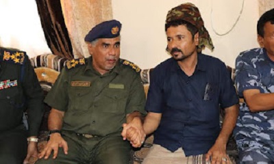مدير أمن ساحل حضرموت يؤدي واجب العزاء والمواساة في وفاة العقيد علي سعيد باقروان