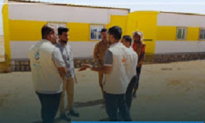 مدير عام الوحدة التنفيذية بمحافظة حضرموت يتفقد سير المشاريع التعليمية والإيوائية بمخيمات العبر للنازحين