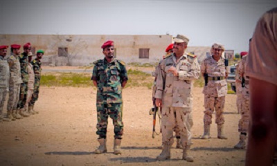 قائد المنطقه العسكريه الثانيه يتفقد لواء الريان بالمكلا ويطلع على مستوى الجاهزية والاستعداد فيه
