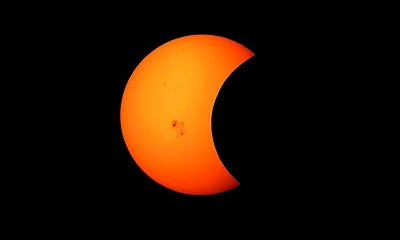 اليوم الثلاثاء .. كوكب الأرض يشهد كسوف جزئي للشمس مشاهد في حضرموت واليمن والعالم العربي