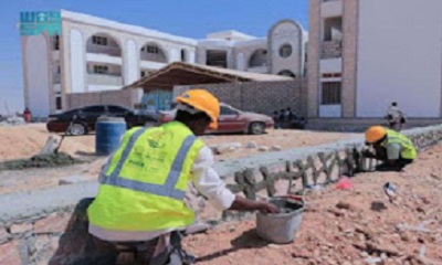 بتمويل سعودي.. إعادة تأهيل 15 مدرسة في حضرموت والمهرة