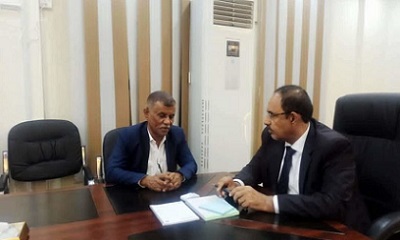 محافظ حضرموت يبحث أوضاع مديرية الشحر الخدمية ويوجه باستكمال المشاريع المتعثرة
