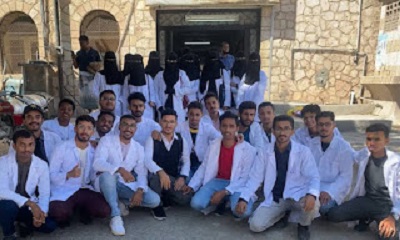 طلاب المستوى ثالث قسم صيدلة سريرية من جامعة حضرموت في زيارة للمركز الوطني لعلاج الأورام