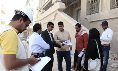 استكمالا لمشروع رصف حي الجوازات بديس المكلا .. المدير العام لمديرية مدينة المكلا يستلم موقع المشروع