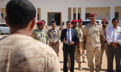 البحسني يطلع على بدء الدورات بالمدرسة القتالية ويطلع على جاهزية لواء الريان بقيادة المنطقة العسكرية الثانية