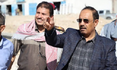 محافظ حضرموت يشدّد على إزالة العوائق التي تعترض استكمال جسر جولة الكتاب بديس المكلا