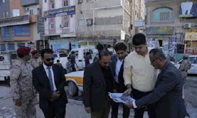 محافظ حضرموت يتفقد رصف شارع الجوازات وموقع روضة الأطفال وجولة الشهداء والصالة المغطاة بديس المكلا