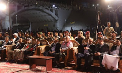 محافظ حضرموت يشهد الحفل الكرنفالي والفني بالمكلا احتفاءً باليوم الوطني الـ51 لدولة الإمارات الشقيقة