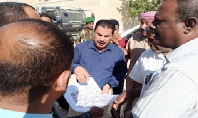 القائم بأعمال وكيل محافظة حضرموت لشؤون مديريات الوادي والصحراء يتفقد العمل في مشروع توصيل المياه للمخططات الجديدة غربي مدينة سيىئون