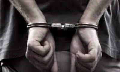 الاجهزة الامنية تلقي القبض على شخص قام بسرقة محل جوالات في مدينة الشحر بحضرموت