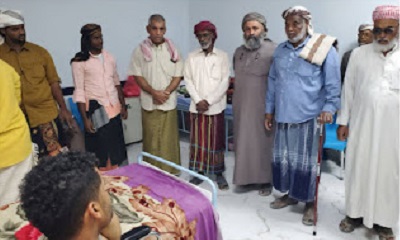 وفد من مرجعية قبائل حضرموت يقوم بزيارة خاصة لجرحى الهجوم الذي استهدف مجندين تابعين لكتيبة المهام الخاصة بقطاع الرويك