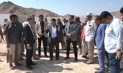 وزير النفط يرأس اجتماعًا بالمكلا بحضور أمين عام حضرموت لمناقشة أزمة نقص إمداد الغاز المنزلي ويتفقدان منشأة تعبئة الغاز ببروم