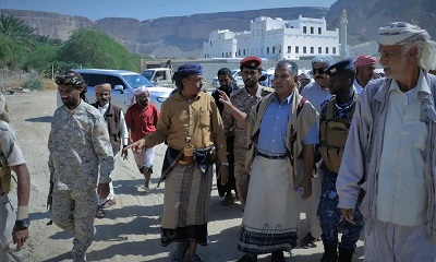 وكيل محافظة حضرموت يتفقد البيوت المتضررة من السيول بمنطقة الجديعة بمديرية حورة ووادي العين