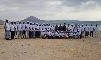 السلطة المحلية بمديرية مدينة المكلا وبالتنسيق مع صندوق النظافة تدشن حملة مجتمعية لنظافة السواحل