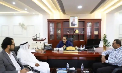 محافظ حضرموت يبحث سبل تنفيذ المنحة الكويتية لإعادة تأهيل هيئة ابن سيناء بالمكلا