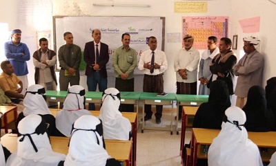 عمادة كلية التربية بجامعة حضرموت وسيئون ومؤسسة صلة للتنمية يتفقدان سير العملية التعليمية بمجمع رخية التعليمي للبنات