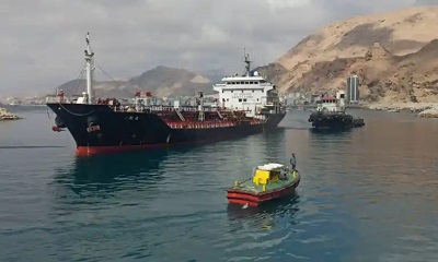 وصول دفعة جديدة من منحة المشتقات النفطية إلى ميناء المكلا