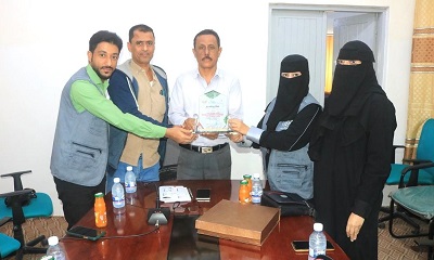 مؤسسة الطبيب الزائر للتنمية بحضرموت تكرم الدكتور العمودي لإسهامه في انجاح برامج المؤسسة بالوادي
