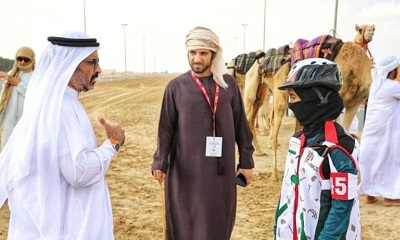يمنية تفوز بسباق الهجن في الإمارات بجائزة قيمتها 100 ألف درهم