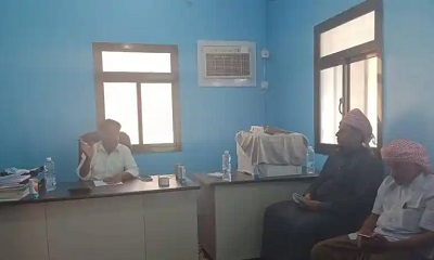 إجراء عملية الاستلام والتسليم لمدير مكتب الصحة العامة والسكان بمديرية ثمود السابق والحالي