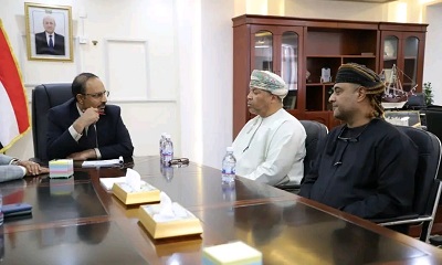 محافظ حضرموت يبحث تعزيز التبادل الثقافي والفني مع محافظة "ظفار" بسلطنة عُمان