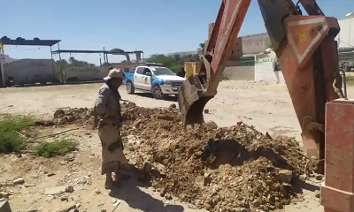 بمشاركه أمنية : المؤسسة المحلية للمياه والصرف الصحي بسيئون تبداء حمله على الرابطين عشوائي