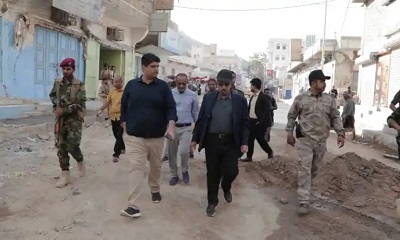 محافظ حضرموت يتفقّد عددًا من مشاريع الطرق بمدينة المكلا
