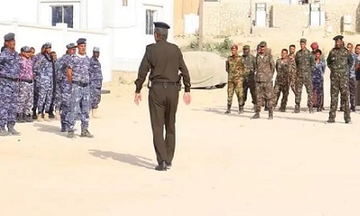 العميد عبدالعزيز الجابري يشيد بجهود منتسبي الأمن العام وقوات قيادة المنطقة العسكرية الثانية في حماية الجماهير المشجعة لأحداث نهائي كأس حضرموت