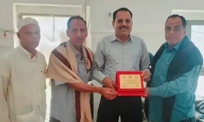 مدير عام الإدارة العامة لمحو الأمية بالوادي والصحراء يكرم مدير عام ساه نظير اسهاماته في دعم العملية التعليمية