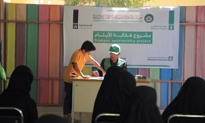 قسم تنمية المجتمع بمؤسسة البادية يوزع سلة غذائية ويقيم لقاءاً ترفيهياً للأيتام المكفولين