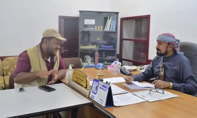 مدير عام شبام يلتقي ضابط تيسير مشروع صرف الحوالات النقدية بالمديرية ويناقش آلية الصرف للفصل الأول لهذا العام