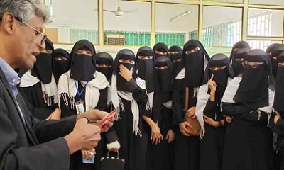 مركز الوسائل التعليمية بوادي حضرموت يطلع طالبات ثانوية شبام للبنات على أهداف وآليات إنتاح الوسائل التعليمية
