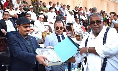السلطة المحلية بحضرموت تكرّم المهندس علي باشعيب بدرع الوفاء والتقدير