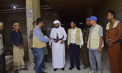 مدير عام شبام يناقش تدخلات ائتلاف الخير بالمديرية ويطلع على عملية صرف المساعدات بالمديرية