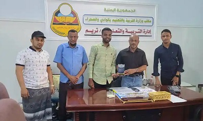 في لفتة كريمة لرد الوفاء فريق صانع أثر بمديرية تريم يكرم السلطة المحلية وعدد من مدراء المكاتب