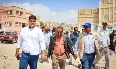 الوكيل بارزيق والمهندس العمري والأستاذ باعكابة يدشنون تسليم مشروع أعمال رصف حي السلام لمشروع الأشغال العامة بالشحر